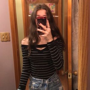 Off the Shoulders Long Sleeve Shirt